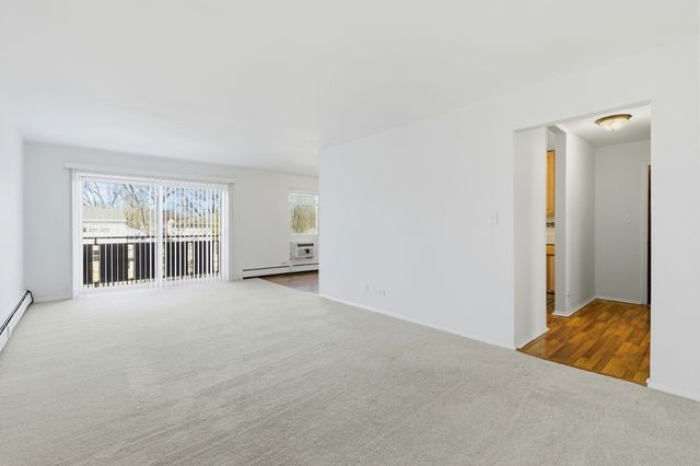 2620 N Windsor Drive 204, Arlington Heights, IL 60004