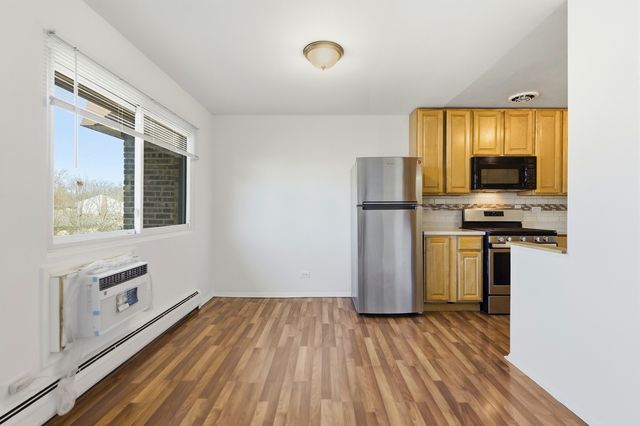 2620 N Windsor Drive 204, Arlington Heights, IL 60004