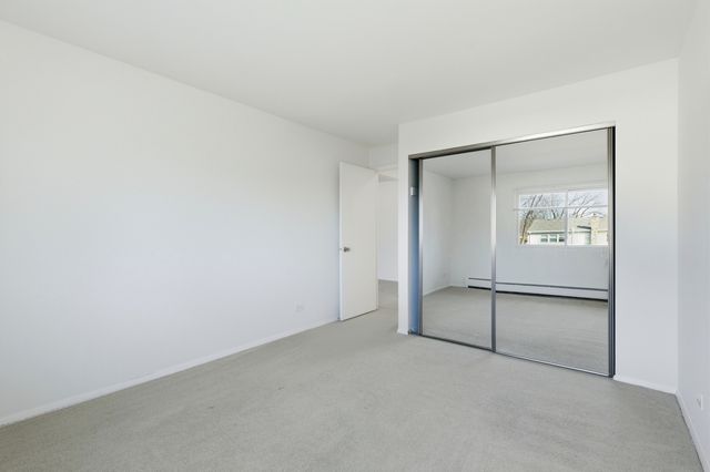 2620 N Windsor Drive 204, Arlington Heights, IL 60004