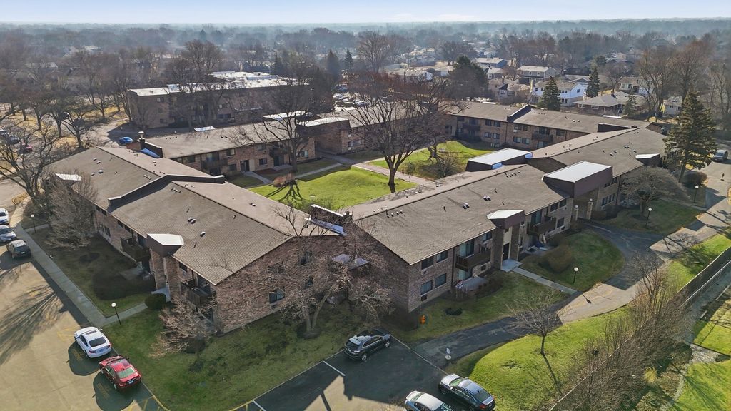 2620 N Windsor Drive 204, Arlington Heights, IL 60004