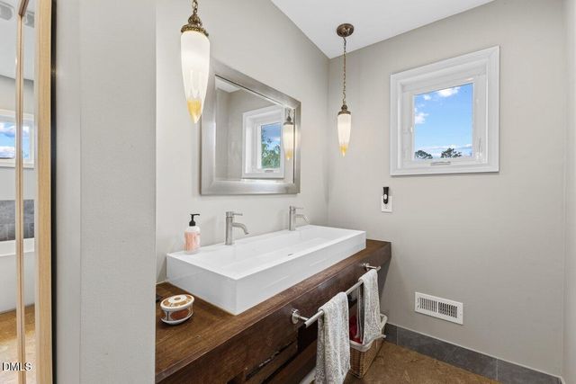 208 Baggett Avenue, Raleigh, NC 27604