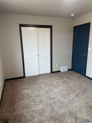 5649 COAL BANK DR, Rapid City, SD 57701