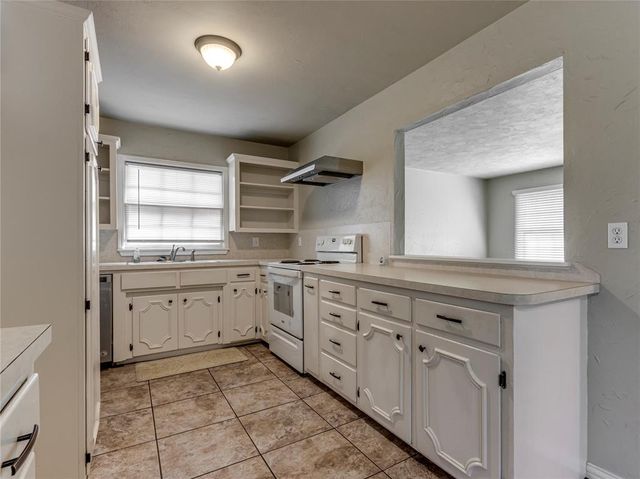 10216 Lyndon Road, Oklahoma City, OK 73120