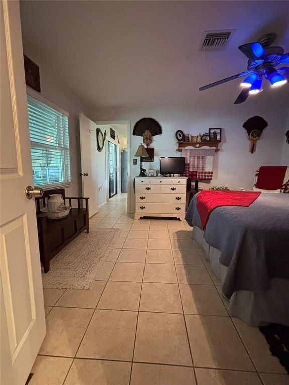 Image 20 of property listing at 2309 WOODBEND CIRCLE, New Port Richey, FL 34655