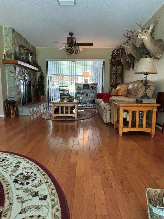 Image 5 of property listing at 2309 WOODBEND CIRCLE, New Port Richey, FL 34655