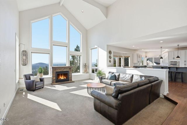 1019 NW Hale Court, Bend, OR 97703