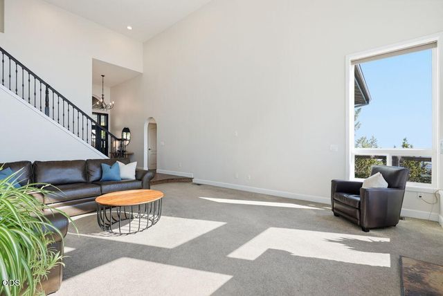 1019 NW Hale Court, Bend, OR 97703