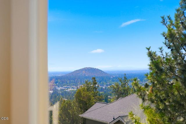 1019 NW Hale Court, Bend, OR 97703