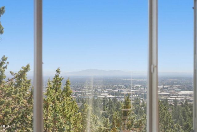 1019 NW Hale Court, Bend, OR 97703