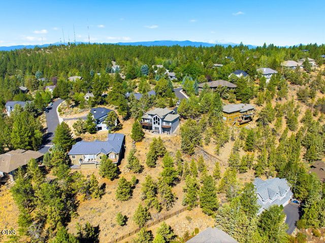 1019 NW Hale Court, Bend, OR 97703