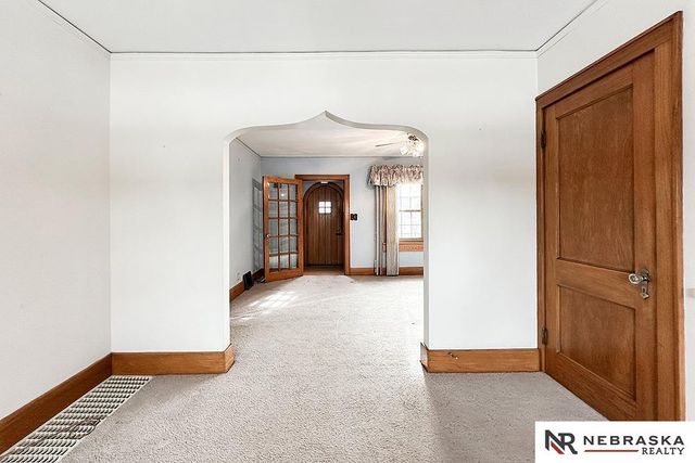 6152 Hickory Street, Omaha, NE 68106