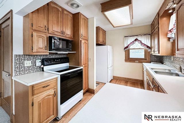 6152 Hickory Street, Omaha, NE 68106