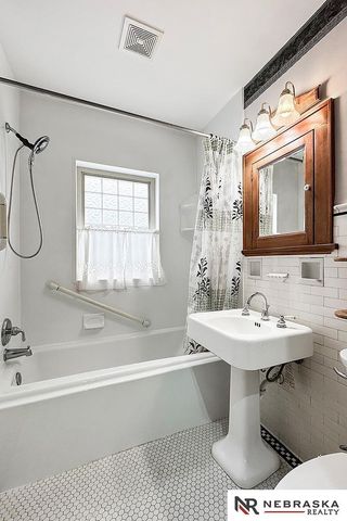 6152 Hickory Street, Omaha, NE 68106