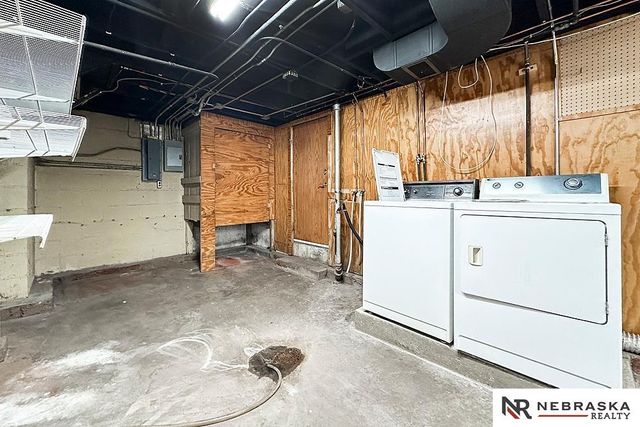 6152 Hickory Street, Omaha, NE 68106