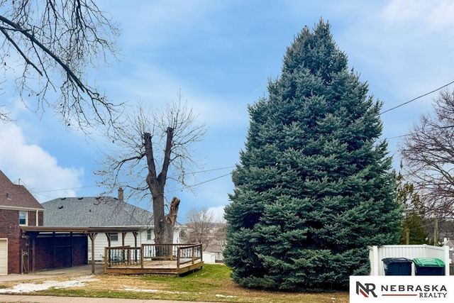 6152 Hickory Street, Omaha, NE 68106