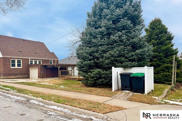 6152 Hickory Street, Omaha, NE 68106