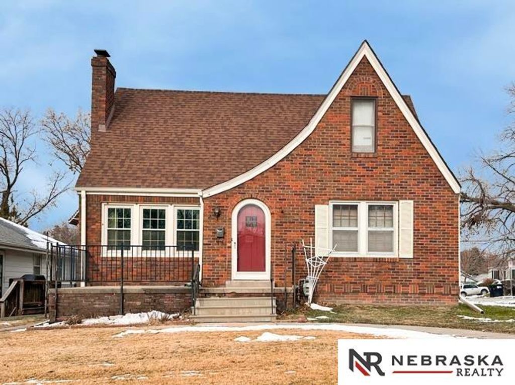 6152 Hickory Street, Omaha, NE 68106