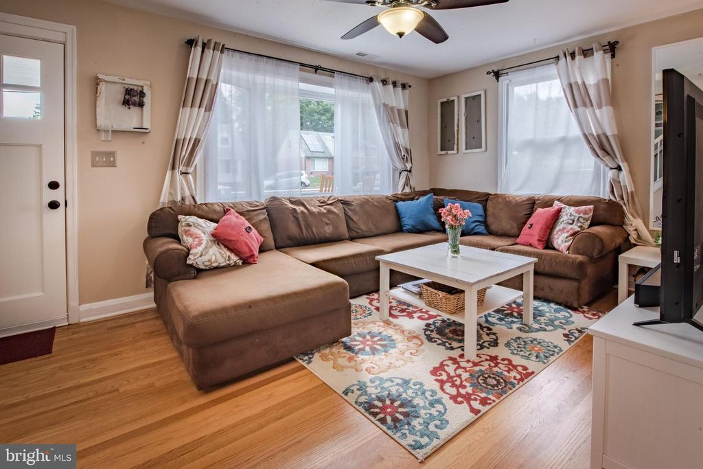 Image 7 of property listing at 1346 SUDVALE RD, Baltimore, MD 21208