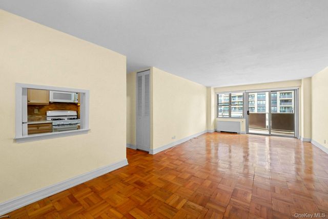 17-85 215th Street 2H, Bayside, NY 11360