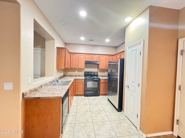 105 E CATCLAW Street, Gilbert, AZ 85296