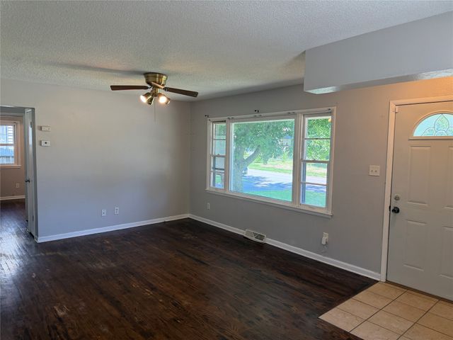1328 Carrie Avenue, Des Moines, IA 50315