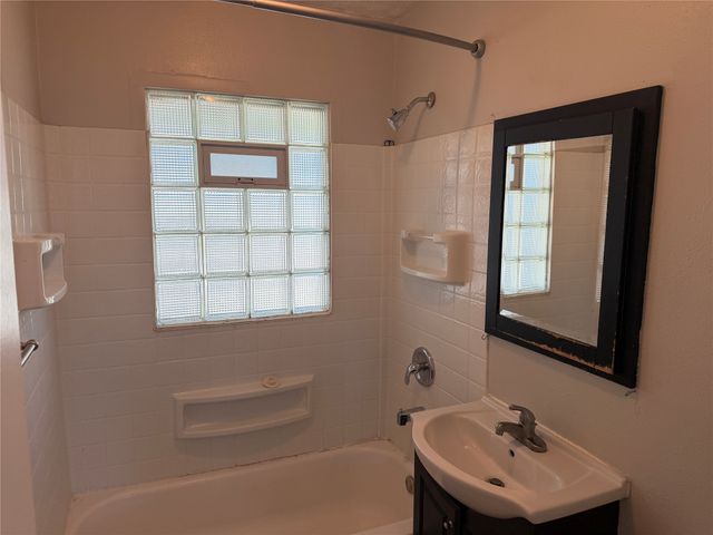 1328 Carrie Avenue, Des Moines, IA 50315
