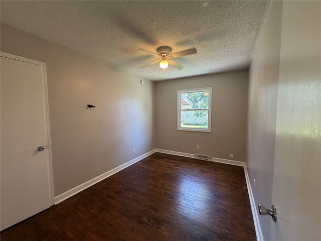 1328 Carrie Avenue, Des Moines, IA 50315