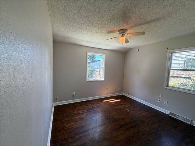 1328 Carrie Avenue, Des Moines, IA 50315