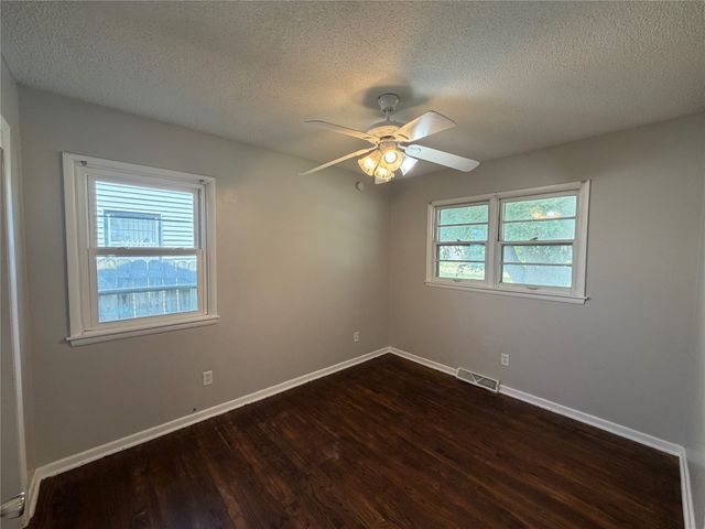 1328 Carrie Avenue, Des Moines, IA 50315