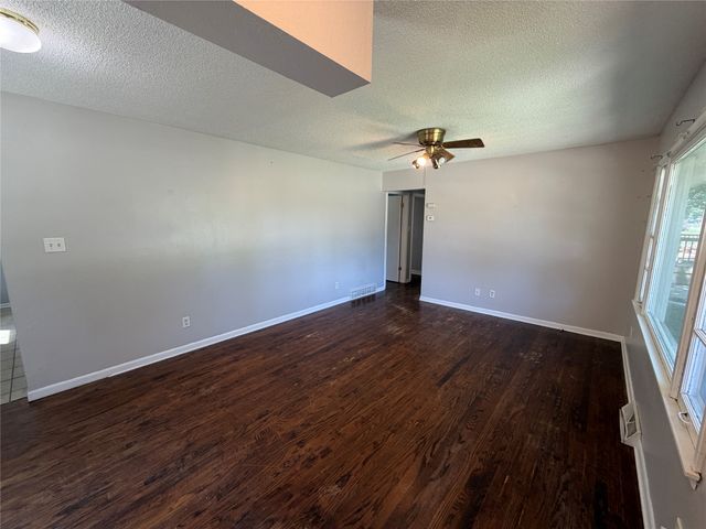 1328 Carrie Avenue, Des Moines, IA 50315