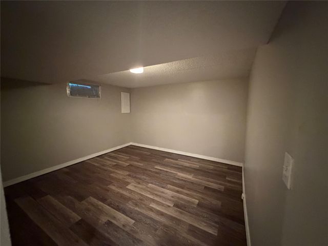1328 Carrie Avenue, Des Moines, IA 50315