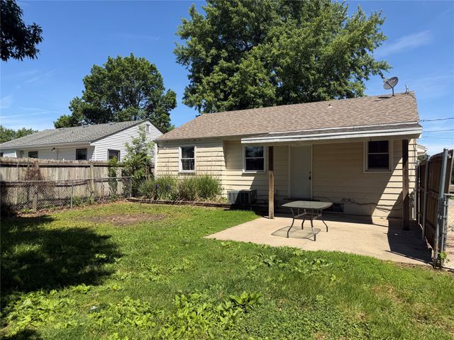 1328 Carrie Avenue, Des Moines, IA 50315
