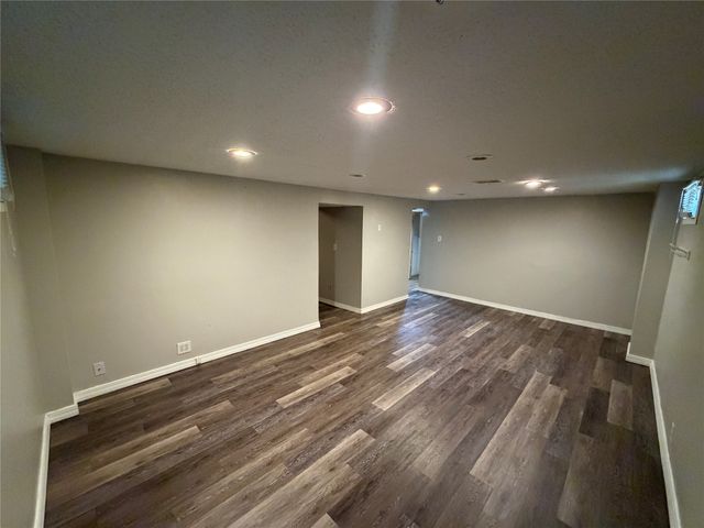1328 Carrie Avenue, Des Moines, IA 50315