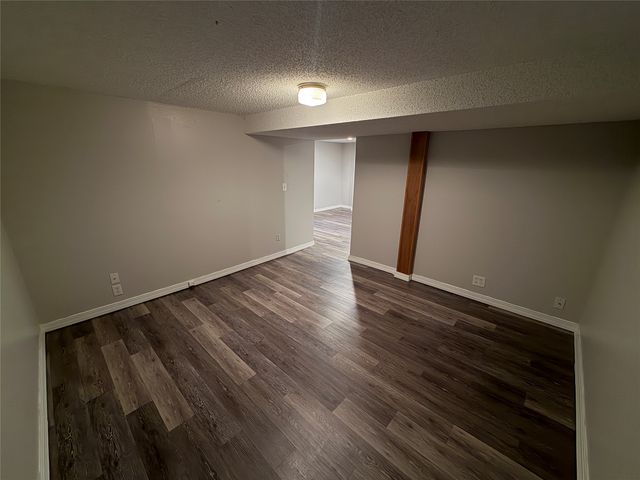 1328 Carrie Avenue, Des Moines, IA 50315
