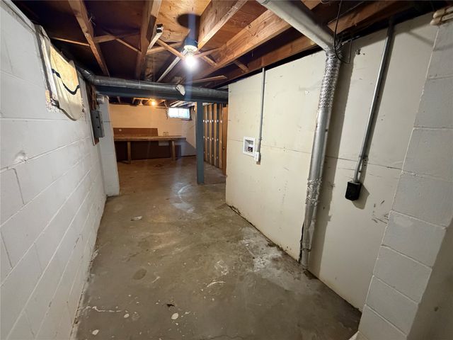 1328 Carrie Avenue, Des Moines, IA 50315