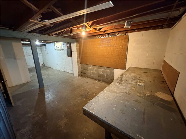 1328 Carrie Avenue, Des Moines, IA 50315