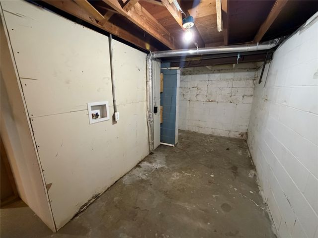 1328 Carrie Avenue, Des Moines, IA 50315