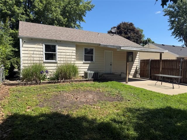 1328 Carrie Avenue, Des Moines, IA 50315