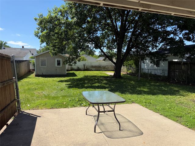 1328 Carrie Avenue, Des Moines, IA 50315