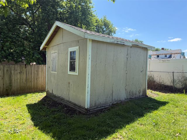 1328 Carrie Avenue, Des Moines, IA 50315