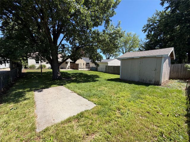 1328 Carrie Avenue, Des Moines, IA 50315