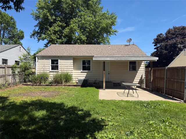 1328 Carrie Avenue, Des Moines, IA 50315