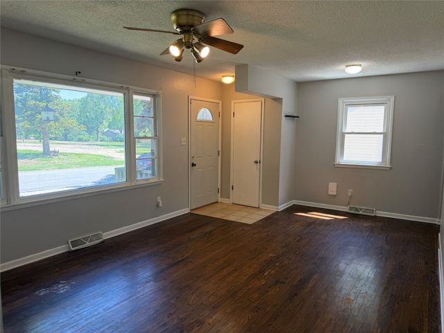 1328 Carrie Avenue, Des Moines, IA 50315