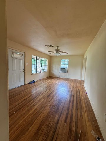 7433 Springdale Street, Houston, TX 77028