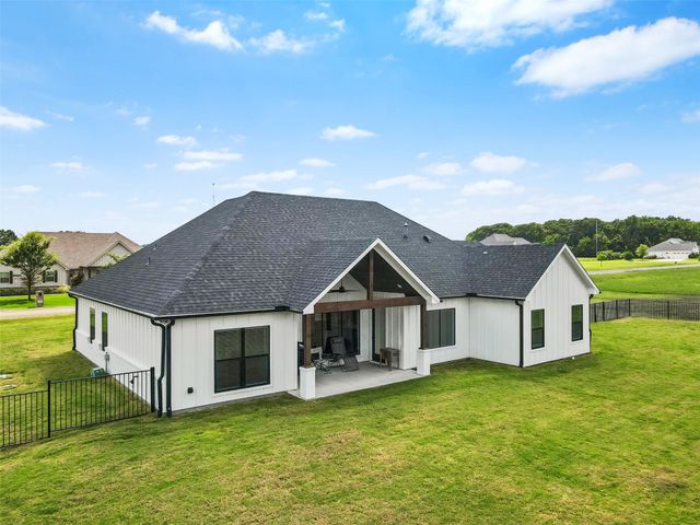 11 Nicklaus Drive, Sulphur Springs, TX 75482