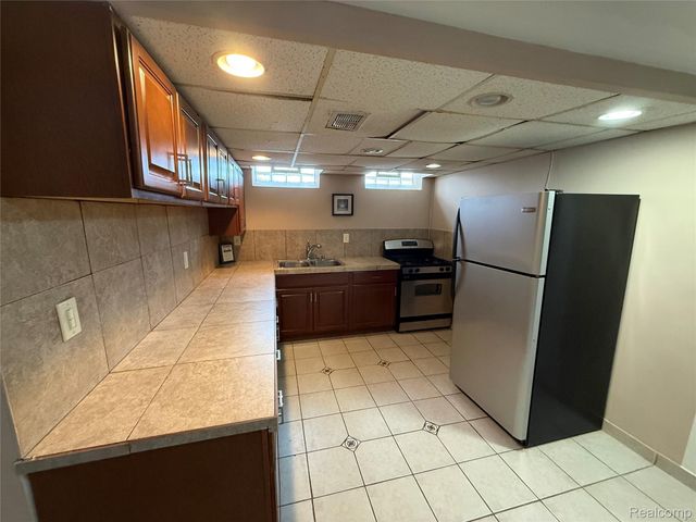 6484 Drexel Street, Dearborn Heights, MI 48127