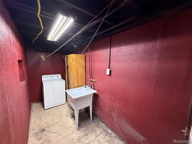 6484 Drexel Street, Dearborn Heights, MI 48127