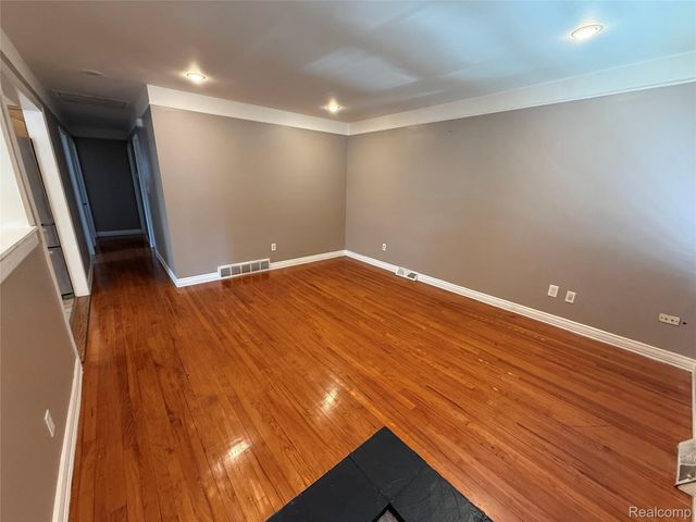 6484 Drexel Street, Dearborn Heights, MI 48127
