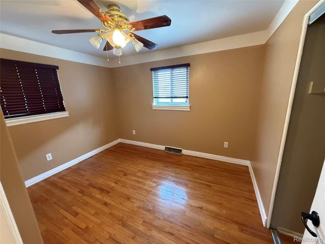 6484 Drexel Street, Dearborn Heights, MI 48127