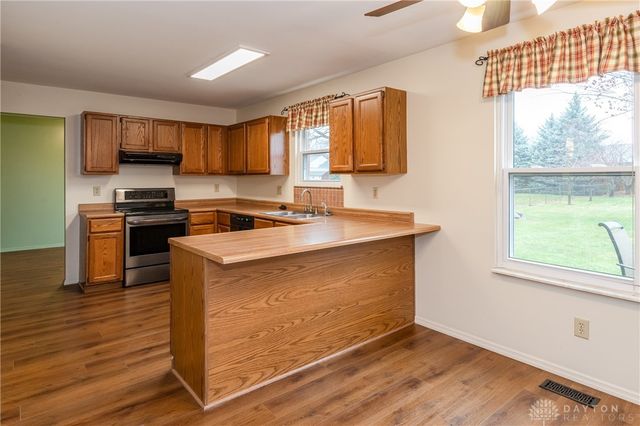 8581 Pinegate Way, Huber Heights, OH 45424